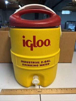 Igloo 421 2-Gallon Heavy-Duty Industrial Drinking Water Cooler Yellow w/box