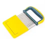 1Pcs Crinkle Cutter Knife，Stainless Steel Wavy Knife，Kitchen Vegetable Cutter for Veggies（Yellow）