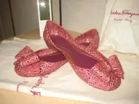 在飛比找Yahoo!奇摩拍賣優惠-Ferragamo果凍鞋(玫粉色)2000元含郵