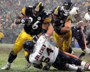 Jerome Bettis Vs Urlacher Snow Game Pittsburgh Steelers 8x10 NFL Football Photo