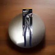 NEW - Klein Tools D213-9NEG - 9" Side Cutting Pliers Lineman's Pliers