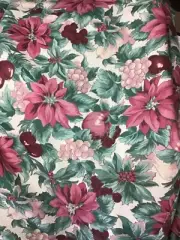 70 INCH TABLECLOTH CREAM RED POINSETTIAS GREEN LEAVES NEW