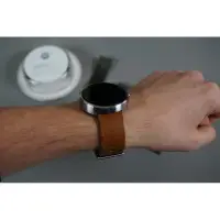 在飛比找蝦皮購物優惠-Moto 360 Moto360 智慧錶**銀+棕色皮錶帶 