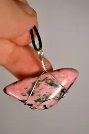 RHODONITE PENDANT +Cord 4cm 11g *SILVER* Wire Tumbled Stone Healing Crystal