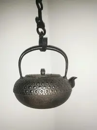 在飛比找Yahoo!奇摩拍賣優惠-日本原產鐵壺，百年老字號薰山工房作品。1976年，工藝精湛。