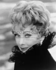 LUCILLE BALL LEGENDARY ENTERTAINER - 8X10 PUBLICITY PHOTO (ZZ-440)