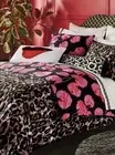 DVF & Target Queen / Full Duvet Set w 2 Shams Leopard + Geranium Leaf Reversible