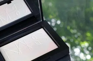 【NARS】 限量幻彩小白餅 「五花肉蜜粉餅」#Moonwave月光波 10g｜好好愛阿沐♥全館5折起/領券折300♥點數再9%