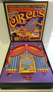 Britains Petite Ltd Circus Diorama Set & Crowd & Trapeze No.0647 *VERY RARE*