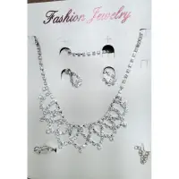 在飛比找蝦皮購物優惠-fashion jewelry仿鑽飾品組（項鍊，手鍊，戒指，