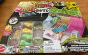 Hot Wheels Skate Rippin’ Tony Hawk HQ Skatepark With 2 Boards Addtional 4 Boards