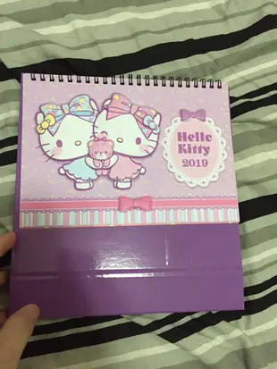 全新2019年hello kitty 紫色桌曆 有兩個