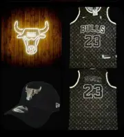 CHICAGO BULLS BLACK AND WHITE MICHAEL JORDAN 23 JERSEY AND HAT COMBO SIZE LARGE