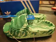 New adidas Men's ADILETTE 22 SLIDES Sandals Green / Cloud White / Green IF5395