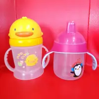 在飛比找蝦皮購物優惠-黃色小鴨學習水壺+kuku鴨藍色企鵝直飲練習水壺 幼兒寶寶學