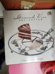 Grapevine Under Glass Cake Plate with Server - Grand Vin Home Essentials