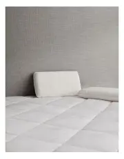 [Sheridan] Deluxe Memory Foam Travel Pillow in White