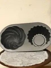 New Nordic Ware Giant Cup Cake Baking Pan