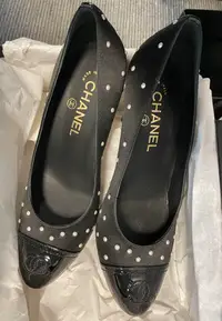 在飛比找Yahoo!奇摩拍賣優惠-香奈兒CHANEL 緞面珍珠高跟鞋 38號 3.5吋