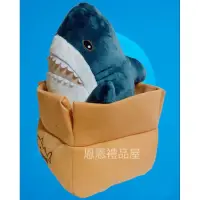 在飛比找蝦皮購物優惠-龍翔  正版授權紙箱鯊魚  鯊魚娃娃 ~ 18吋~質感比照片