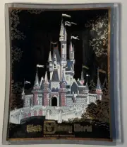 Walt Disney World Souvenir Glass Smoke Ash Tray, Cinderella Castle,(B140)