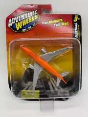 Maisto Tailwinds Adventure Wheels Boeing 787-8 Die Cast Vehicle, 2011