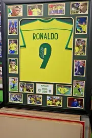 RONALDO BRAZIL LEGEND HAND SIGNED & FRAMED SHIRT/JERSEY + COA.
