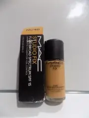 NIB MAC Studio Fix Fluid Broad Spectrum SPF 15 Foundation 30 ml *NC40*