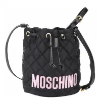 在飛比找Yahoo奇摩購物中心優惠-MOSCHINO 粉字母絎縫尼龍可拆腕帶手提/斜背水桶包(黑