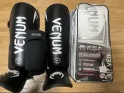 Venum Boxing Gloves 14Oz Singer