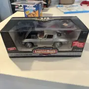 1963 Corvette SILVER 1:18 Ertl American Muscle 32919