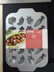 Nordic Ware Garden Patch Cakelets Cake Pan NEW