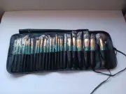 BONBOM 24 PIECE LUXE BRUSH SET include brush roll gorgeous green