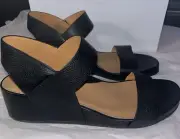 Gentle Souls by Kenneth Cole Gianna Two Band Ankle Sandals Size 11 New