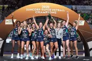 MELBOURNE VIXENS CHAMPIONS TEAM POSTER, NETBALL, NSW SWIFTS THUNDERBIRDS BALL 5