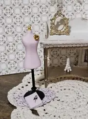 1:12 DOLLHOUSE MINIATURE PINK MANNEQUIN STAND
