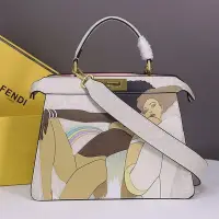 在飛比找Yahoo!奇摩拍賣優惠-【MOMO生活館】FENDI 芬迪  女包新款Peekabo