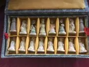 VINTAGE CHINESE HAND CARVED AND PAINTED CHESS SET