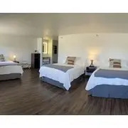 Eagle Peak Lodge & Cabins