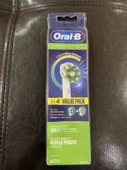 Oral-B CrossAction Toothbrush Head with CleanMaximiser Technology, Pack of 4