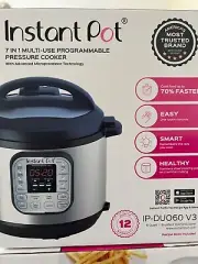Instant Pot 7 In 1 Programable 6 qt in factory sealed box