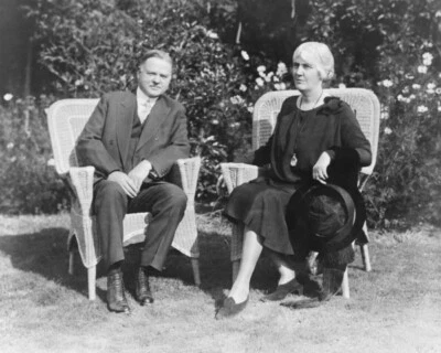 Poster: Herbert Hoover And Mrs. Hoover, Full-Length Portrait, Seated On