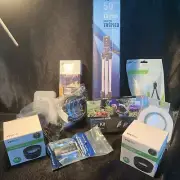 Camera Accessory Bundle Vivitar, Digital slave, and Voltix