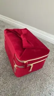 Estée Lauder 2024 limited train case