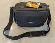 New With Tags Samsonite Camera Camcorder Padded Bag Black with Shoulder Strap