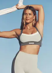[Lorna Jane] Go The Distance Sports Bra in Green, Size - Medium M Agave Green