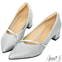 在飛比找momo購物網優惠-【Ann’S】高挑公主的婚鞋-閃亮軟金屬斜帶顯瘦低跟尖頭鞋(