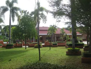 普洛伊慕昂武里南飯店Ploy Resort Muang Buriram