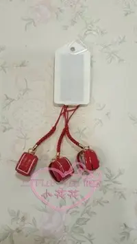在飛比找Yahoo!奇摩拍賣優惠-♥小花凱蒂日本精品♥紅色鐵製書包可愛造型小吊飾小掛飾可掛包包