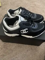 BNIB Chanel Classic CC Logo Black White Sneaker Runners Size 38.5 Rare